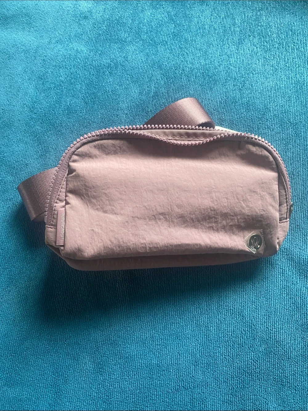 lululemon dusty rose belt bag Everywhere 1L (Deco Pink) Zippered main compartment EVERYWHERE BELT BAG